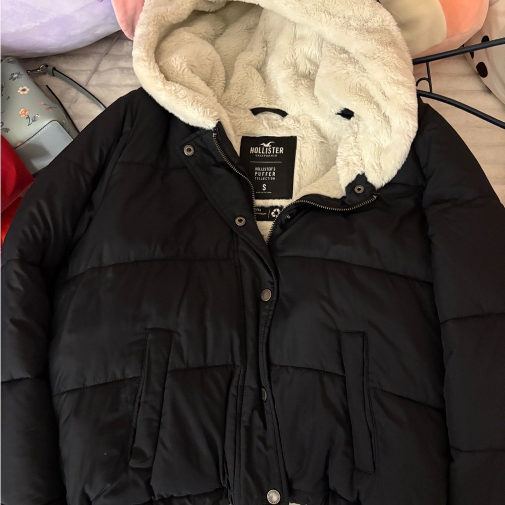 Hollister Women's Black Puffer Jacket